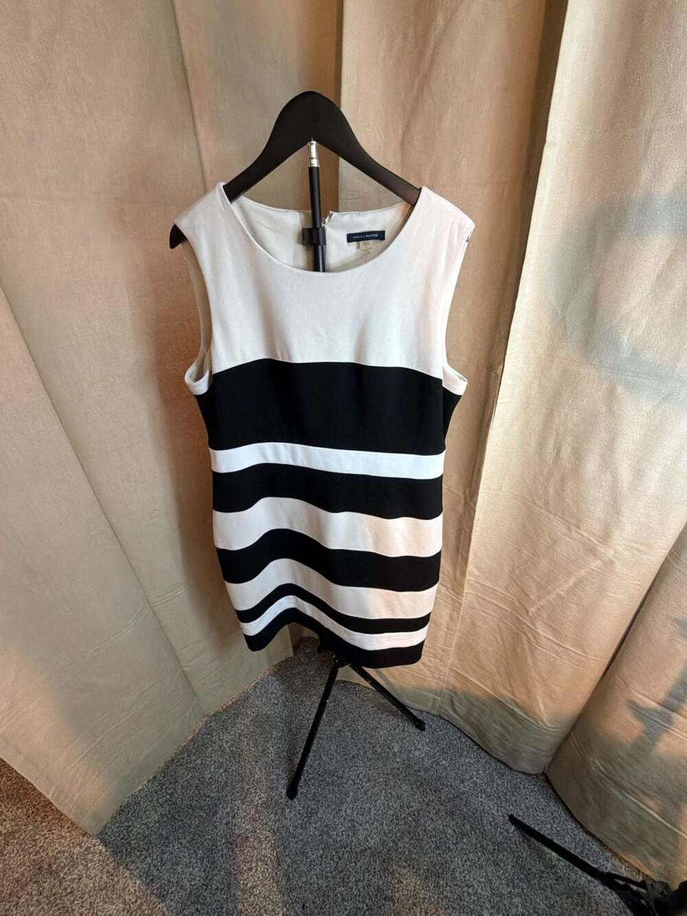 Tommy Hilfiger Women's Sleeveless Striped Scuba Crepe Sheath Dress